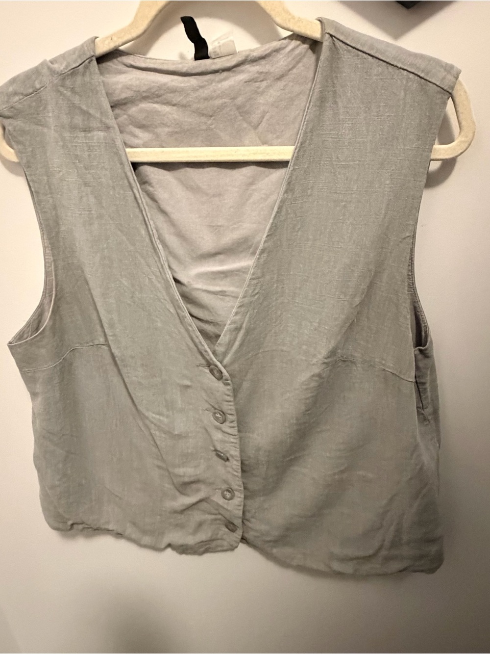 Sleeveless V-Neck Button Front vest in Light Gray